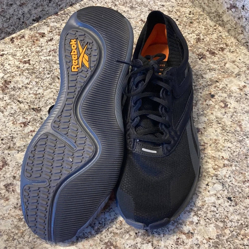 Reebok - Picture 3 of 5